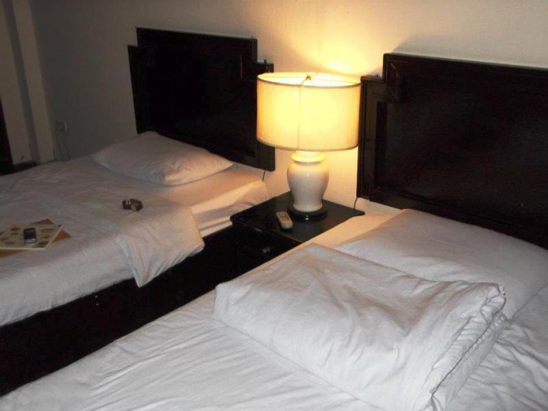 Rim Ping Guest House Chiang Mai Rum bild